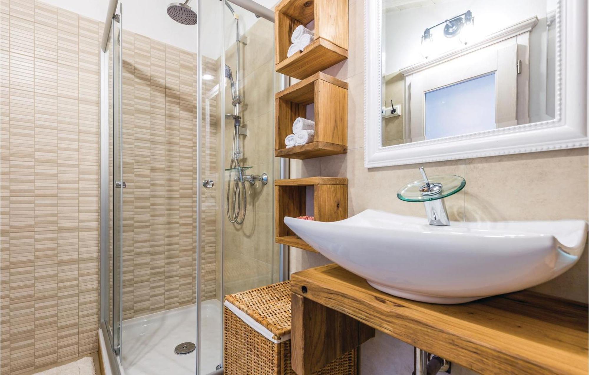 Stunning Home In Jurdani With Wifi Mucici Exteriör bild