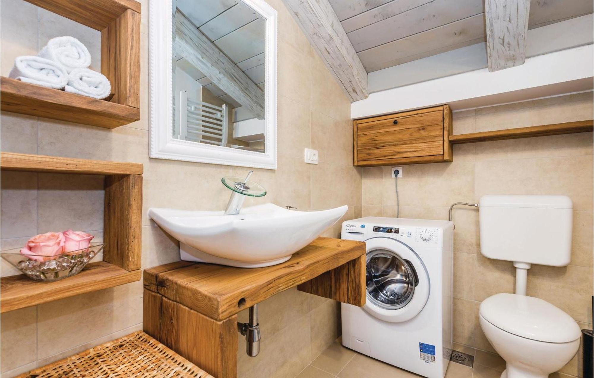 Stunning Home In Jurdani With Wifi Mucici Exteriör bild