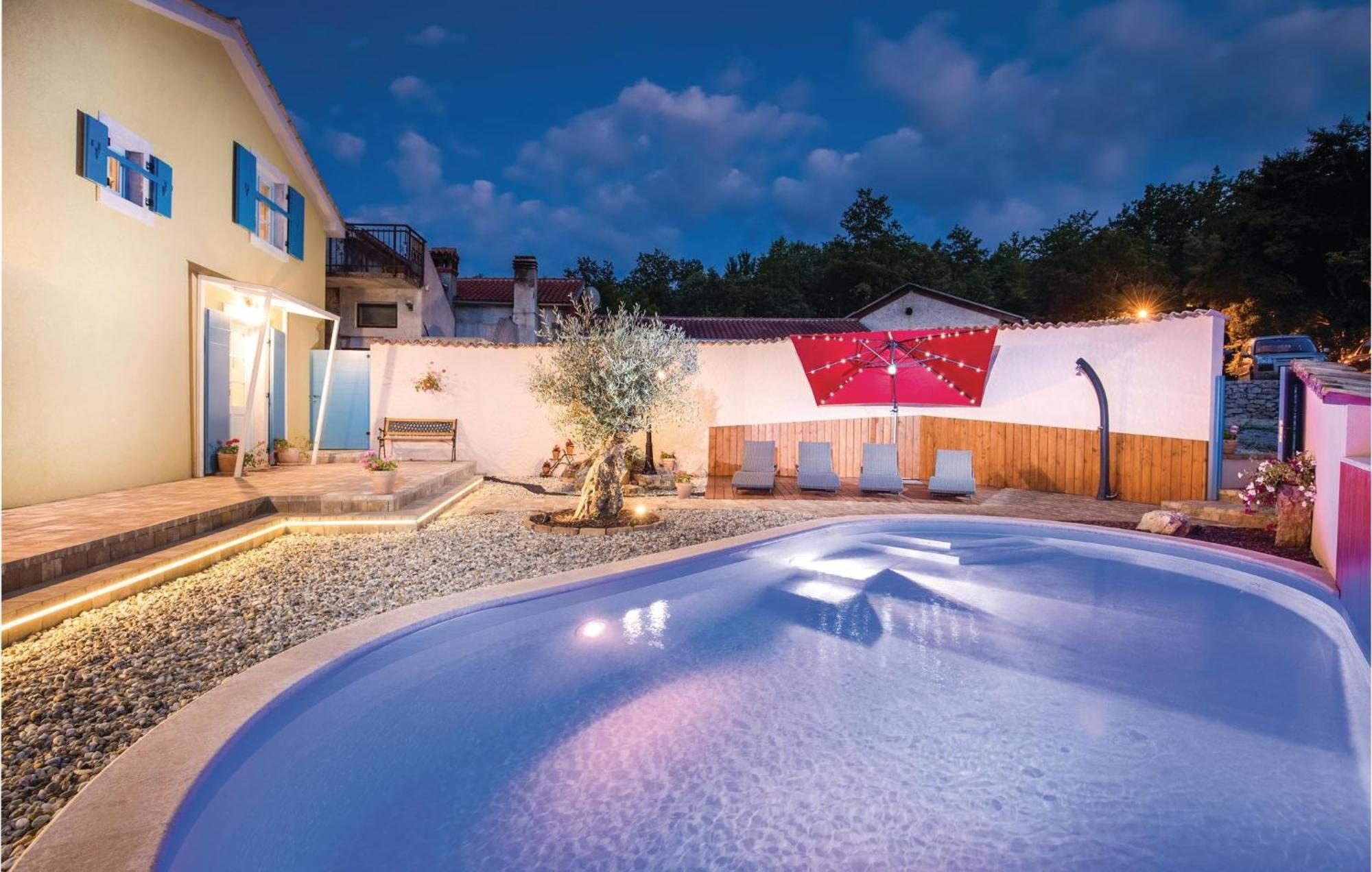 Stunning Home In Jurdani With Wifi Mucici Exteriör bild