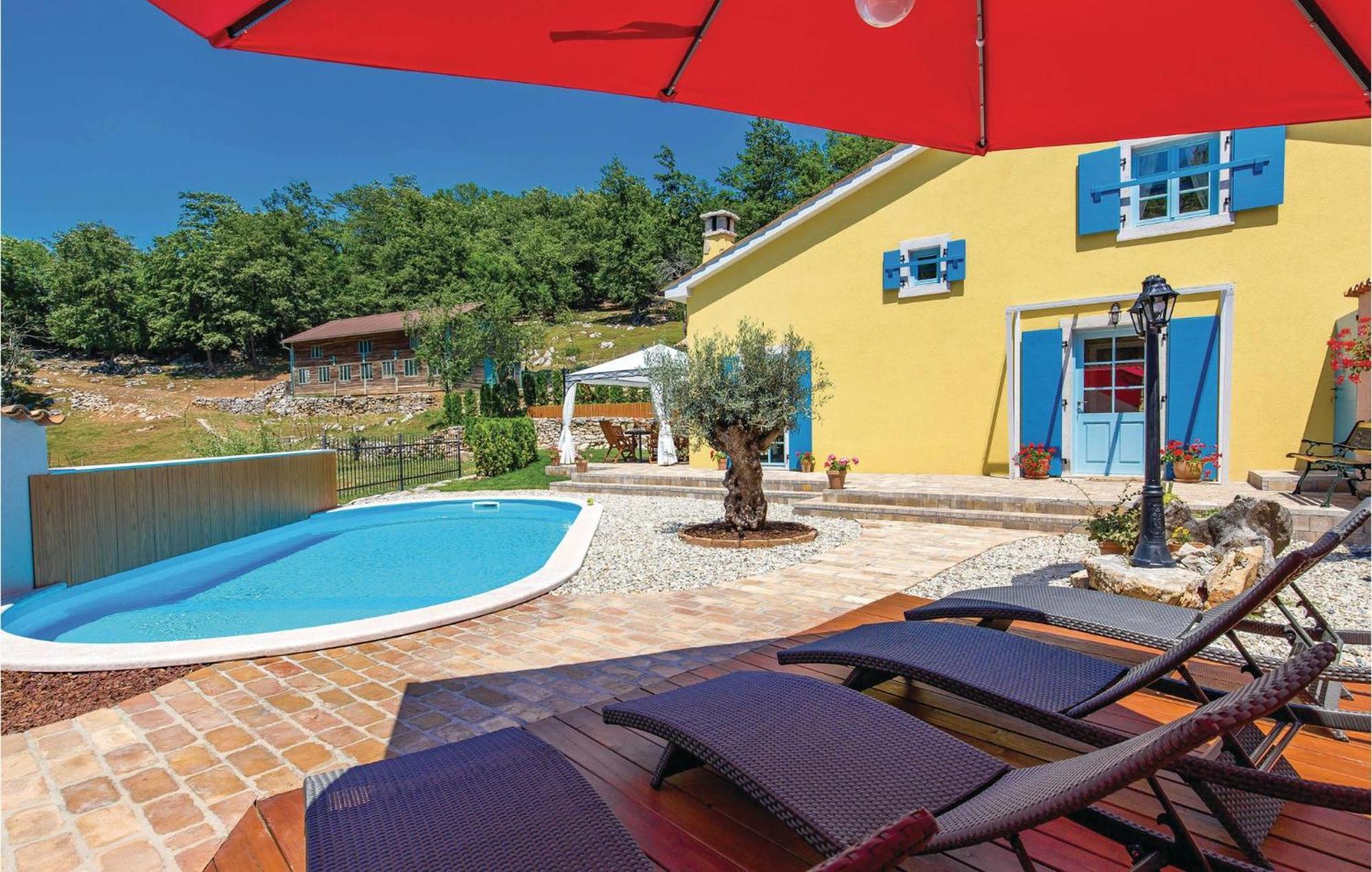 Stunning Home In Jurdani With Wifi Mucici Exteriör bild