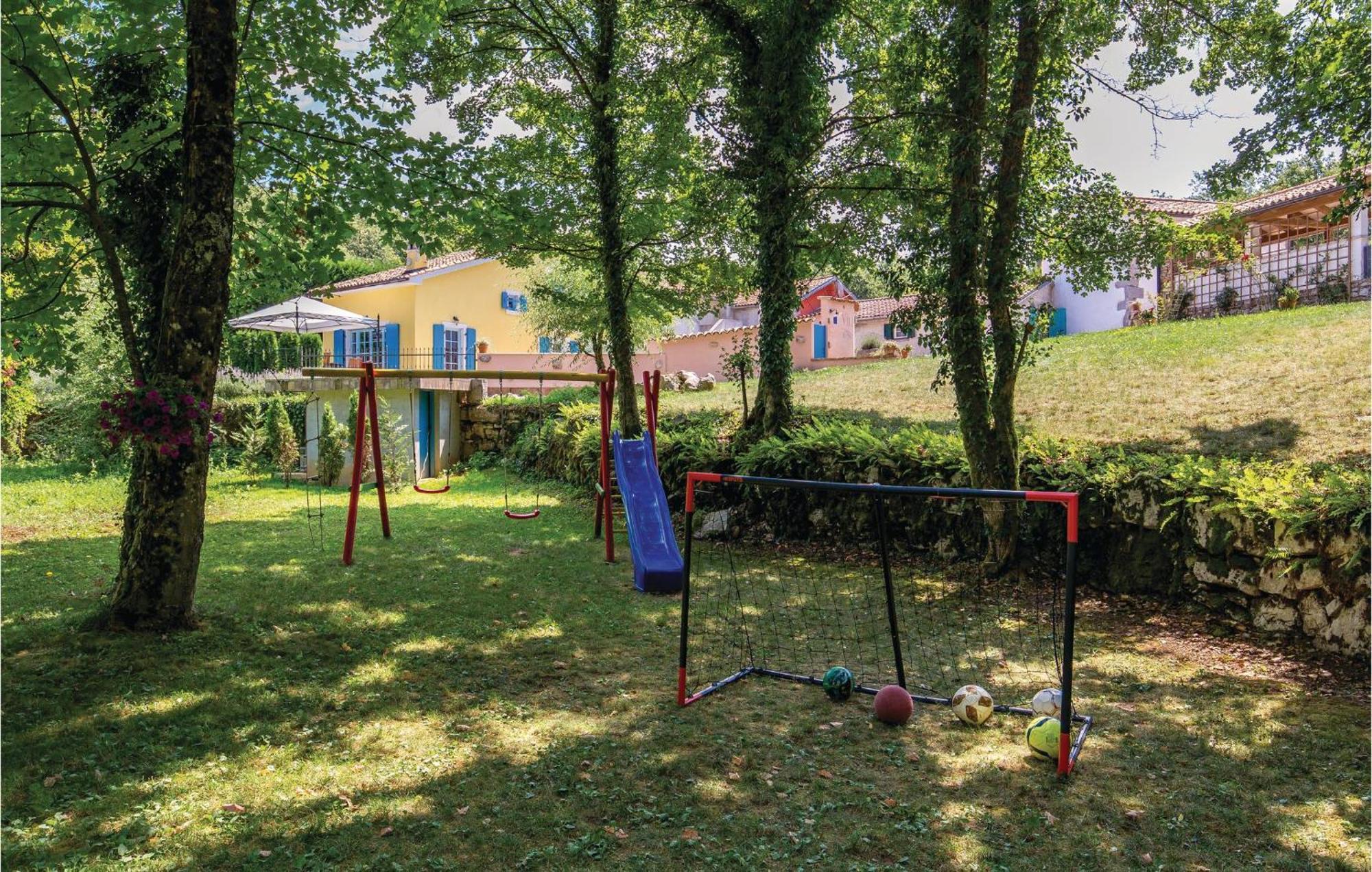 Stunning Home In Jurdani With Wifi Mucici Exteriör bild