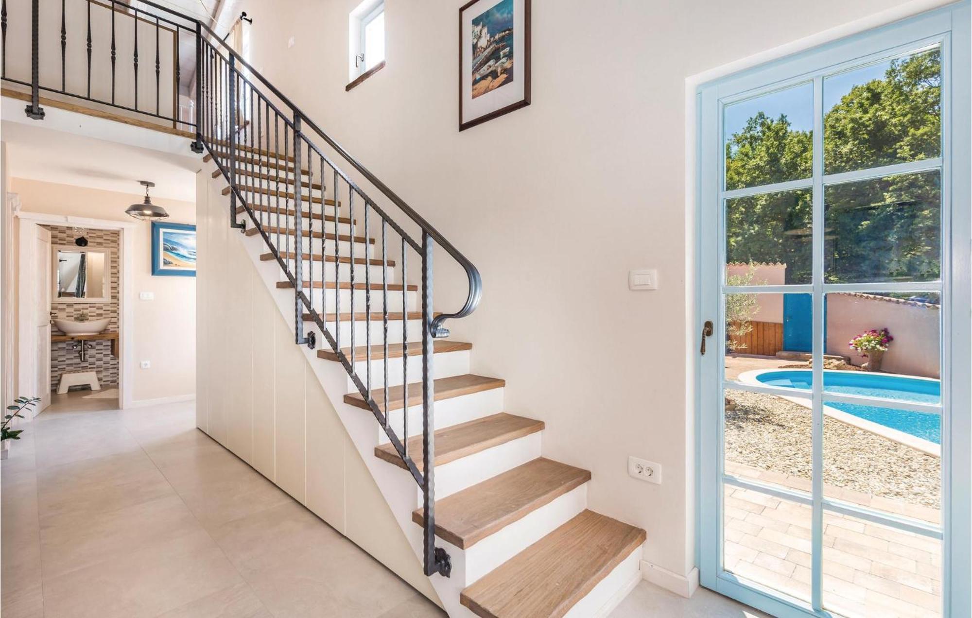 Stunning Home In Jurdani With Wifi Mucici Exteriör bild