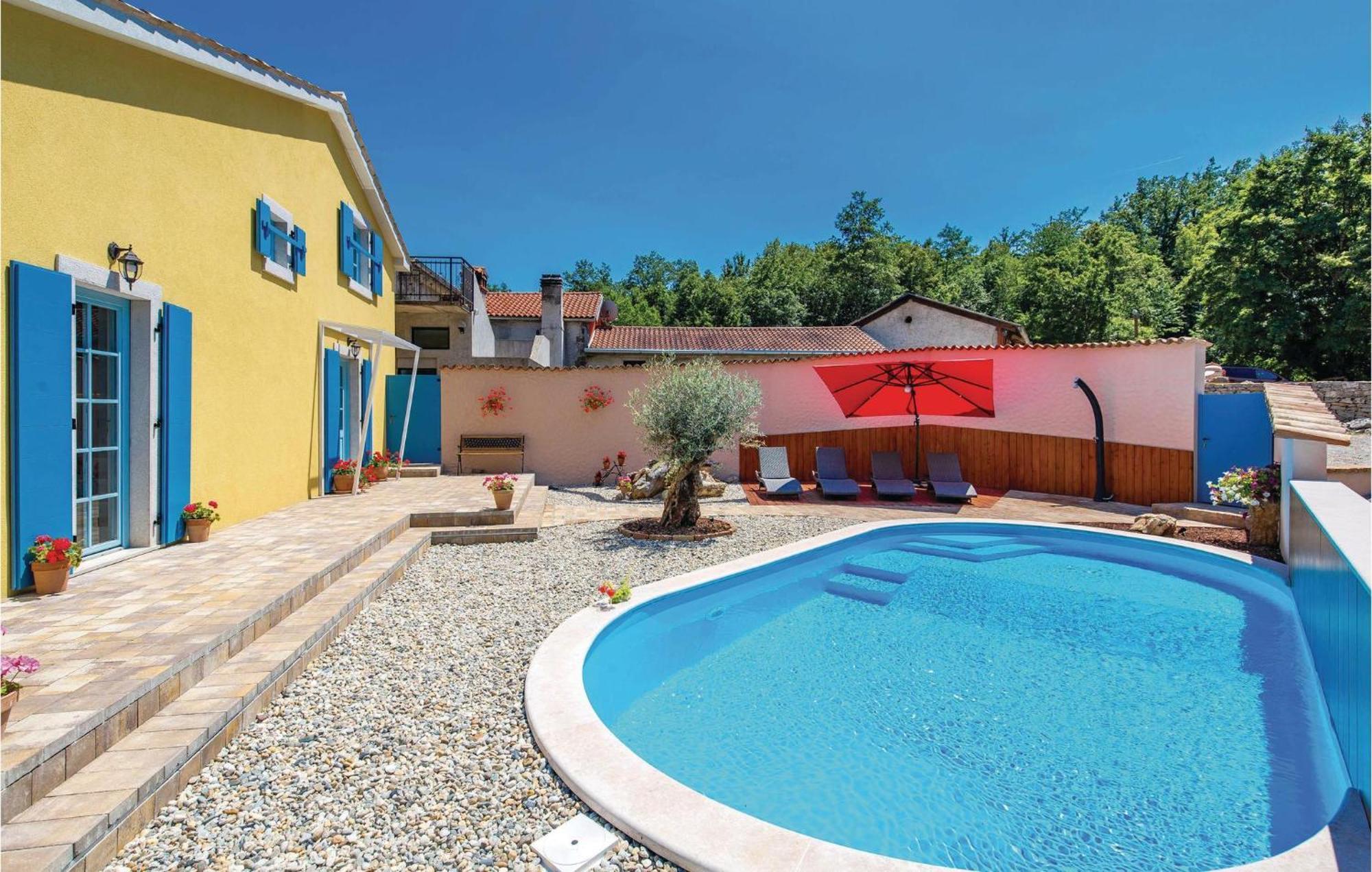 Stunning Home In Jurdani With Wifi Mucici Exteriör bild