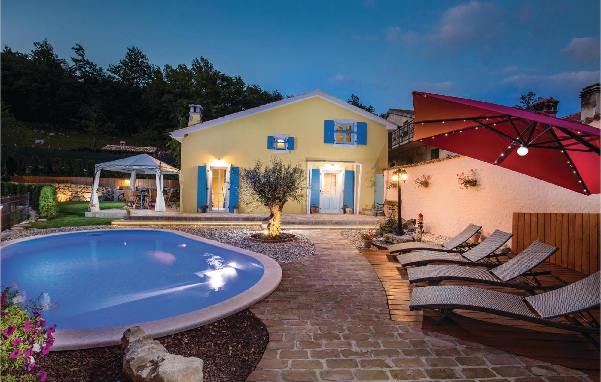 Stunning Home In Jurdani With Wifi Mucici Exteriör bild
