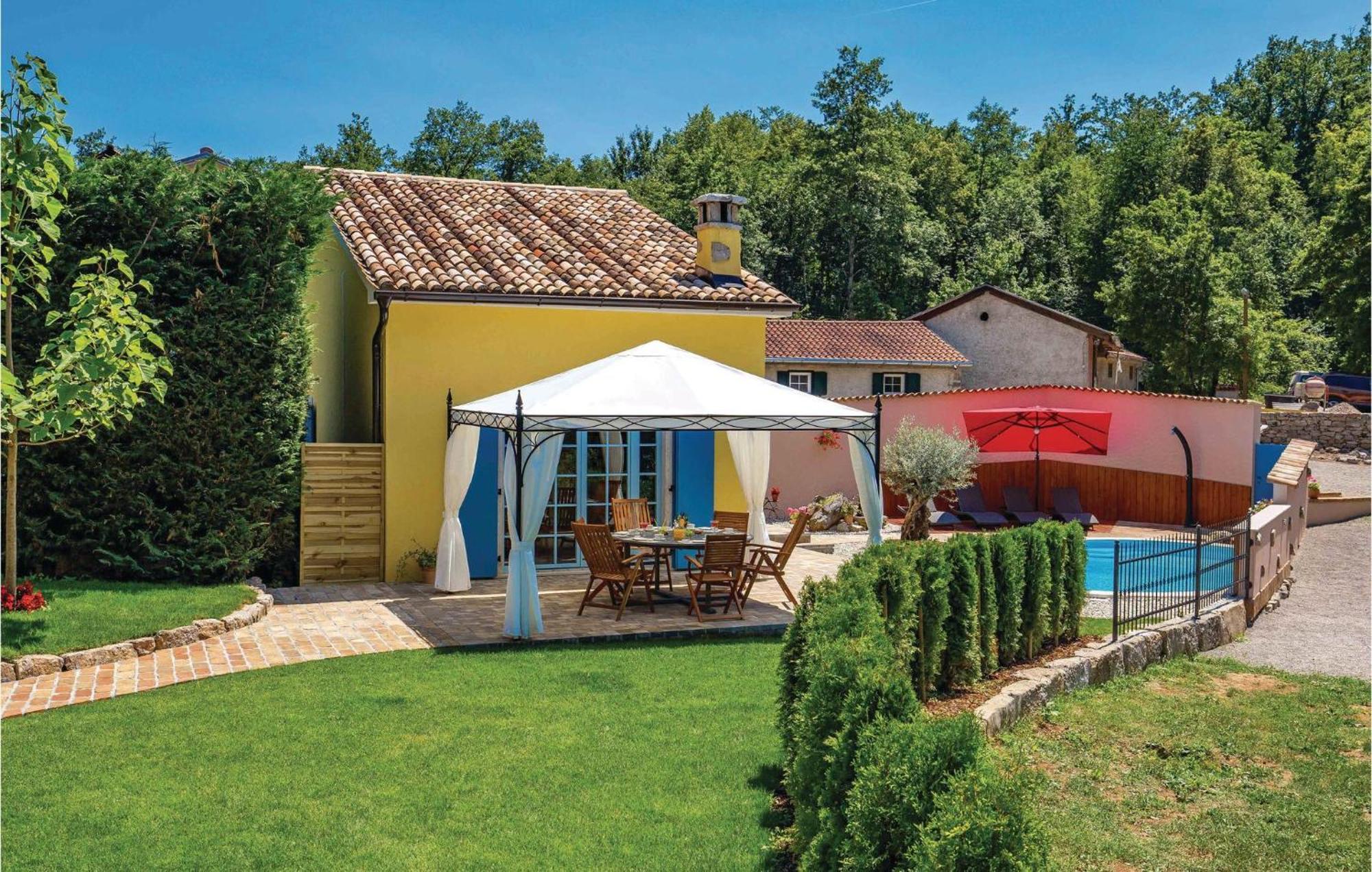 Stunning Home In Jurdani With Wifi Mucici Exteriör bild