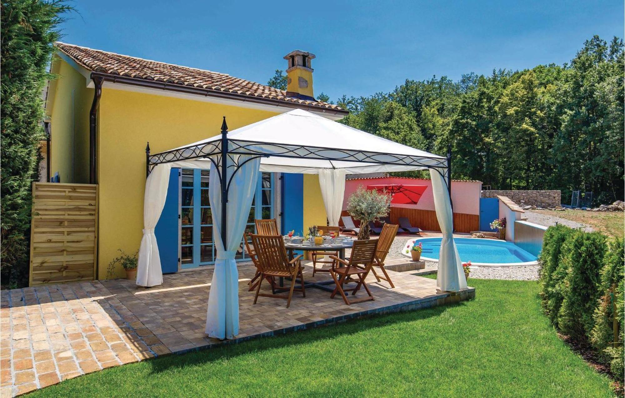Stunning Home In Jurdani With Wifi Mucici Exteriör bild