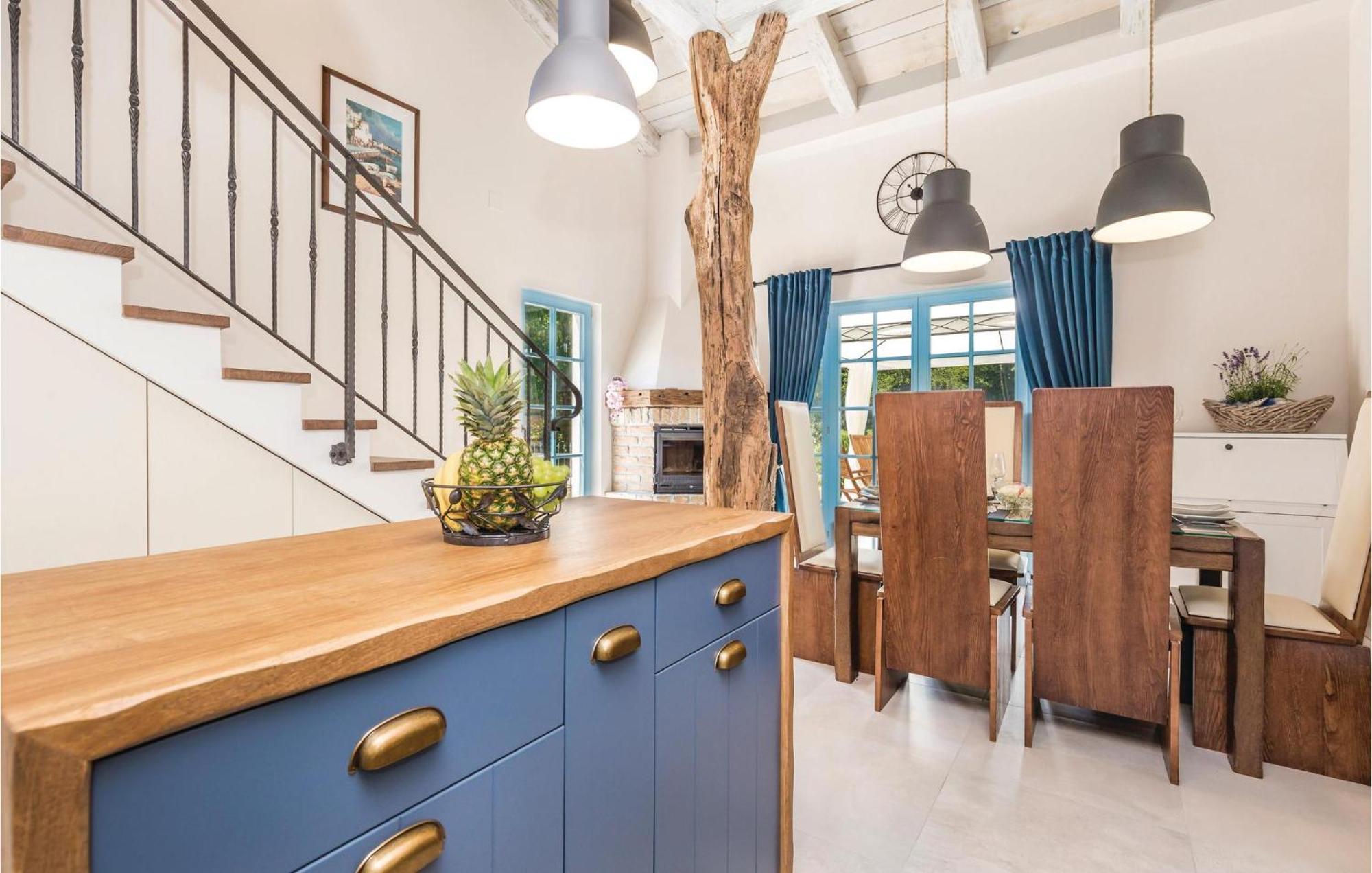 Stunning Home In Jurdani With Wifi Mucici Exteriör bild
