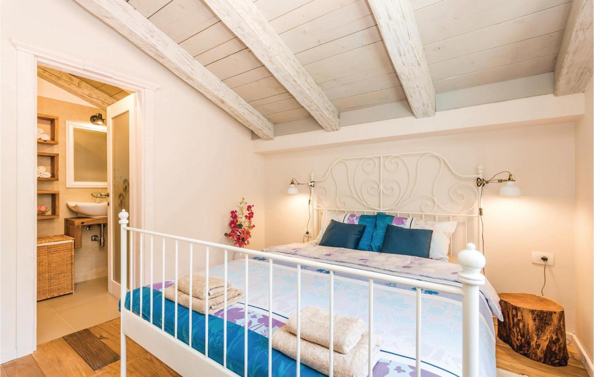 Stunning Home In Jurdani With Wifi Mucici Exteriör bild