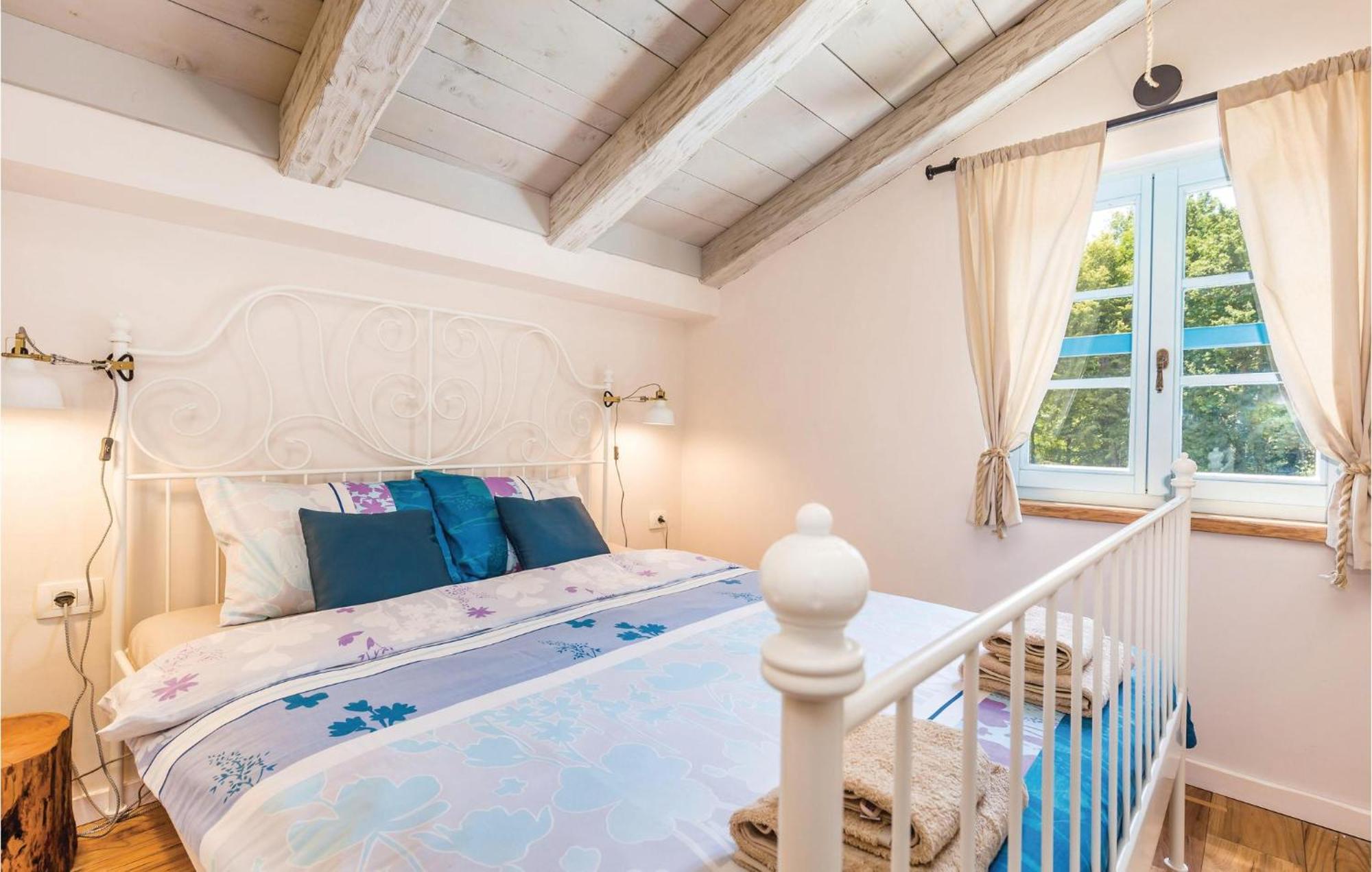 Stunning Home In Jurdani With Wifi Mucici Exteriör bild