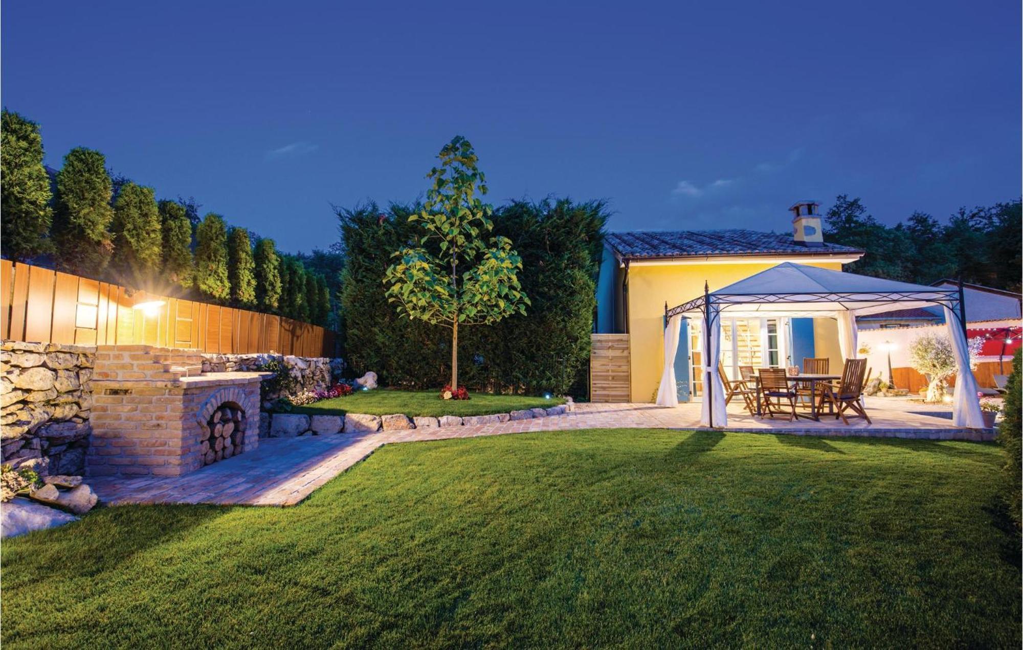 Stunning Home In Jurdani With Wifi Mucici Exteriör bild